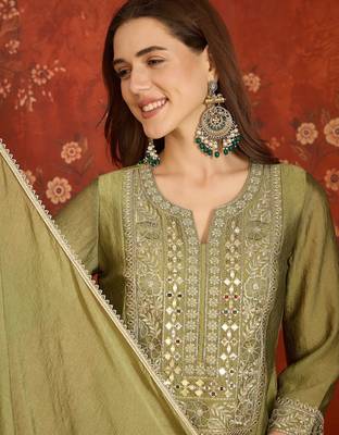Green color beautiful ceremonial heavy embroidered ceremonial salwar kameez 3