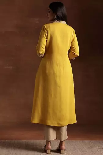 Women floral yoke embroidered floral kurta