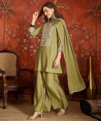 Green color beautiful ceremonial heavy embroidered ceremonial salwar kameez 4