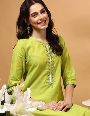 Embroidered thread work dobby kurta 1