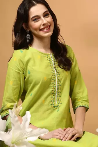 Embroidered thread work dobby kurta