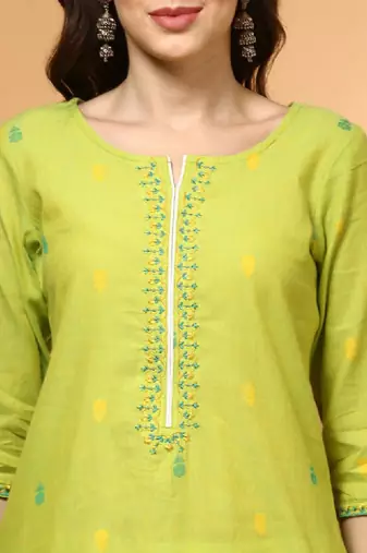 Embroidered thread work dobby kurta