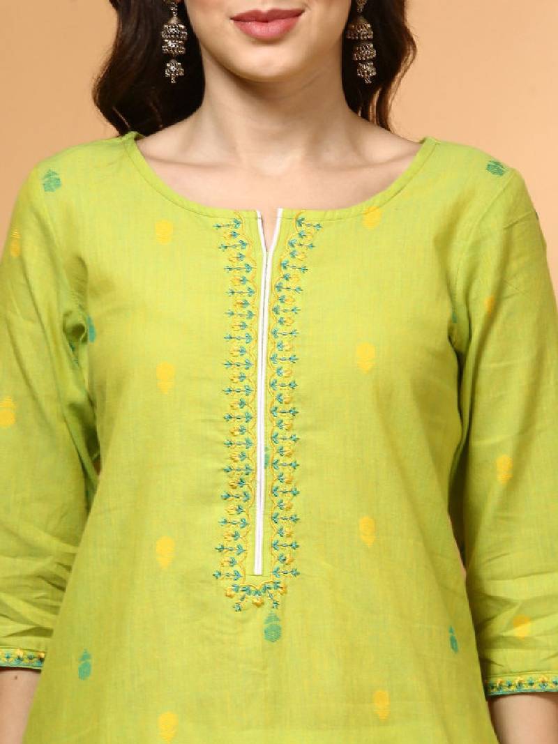 Embroidered thread work dobby kurta
