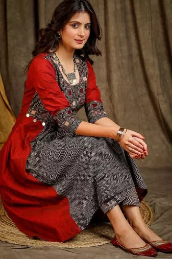 Women abstract printed daily cotton a-line kurta