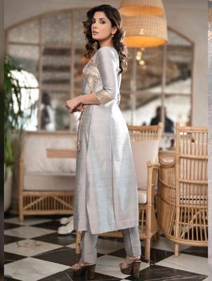 Women grey ethnic motifs printed daily a-line cotton kurta 4