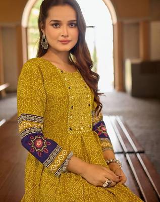 Women paisley printed thread work anarkali kurta 2