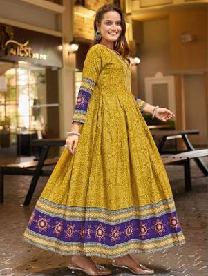 Women paisley printed thread work anarkali kurta 3