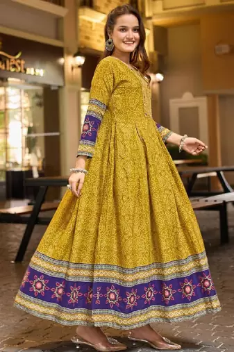 Women paisley printed thread work anarkali kurta