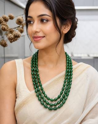 Elegant 3-layer green beaded necklace set with faceted beads 3