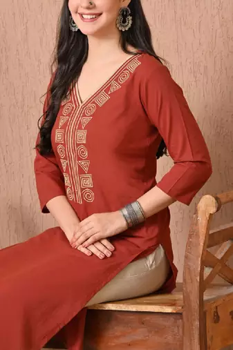 Geometric embroidered thread work v-neck pure cotton kurta