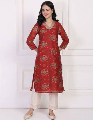 Women floral embroidered sequinned kurta 1