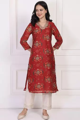 Women floral embroidered sequinned kurta