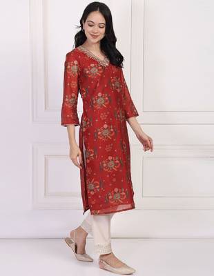 Women floral embroidered sequinned kurta 3