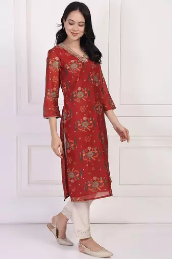 Women floral embroidered sequinned kurta