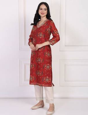 Women floral embroidered sequinned kurta 4