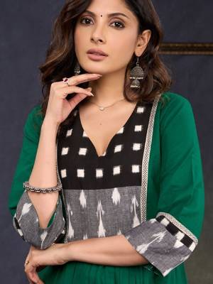 Women thread work kurta 2