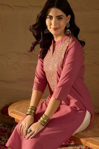 Women ethnic motifs embroidered thread work kurta