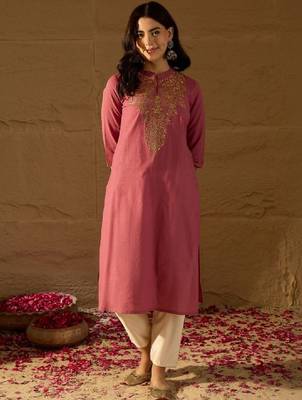Women ethnic motifs embroidered thread work kurta 2