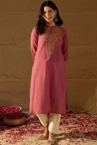 Women ethnic motifs embroidered thread work kurta