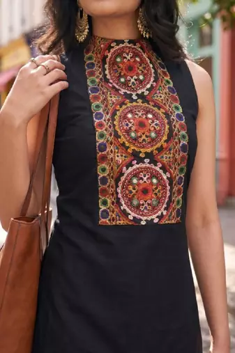 Women ethnic motifs embroidered mirror work kurta