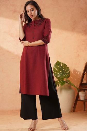 Women ethnic motifs embroidered kurta