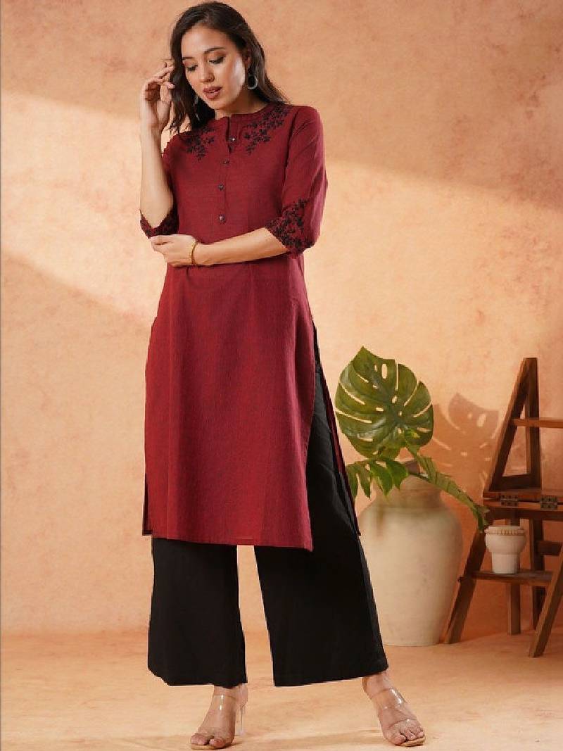 Women ethnic motifs embroidered kurta