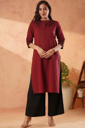 Women ethnic motifs embroidered kurta