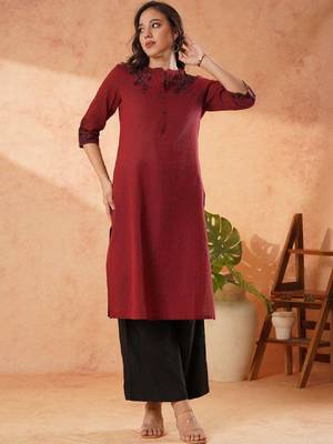Women ethnic motifs embroidered kurta 3