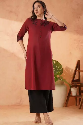 Women ethnic motifs embroidered kurta