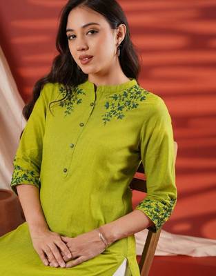 Women embroidered thread work kurta 2