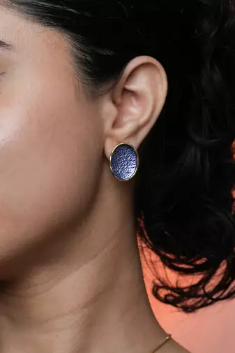 Blue pendant necklace set with matching earrings for women