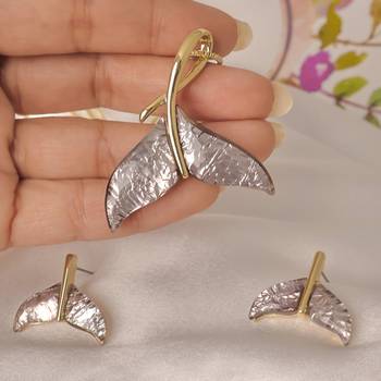 Purple crystal fish pendant necklace set with matching earrings for women 2