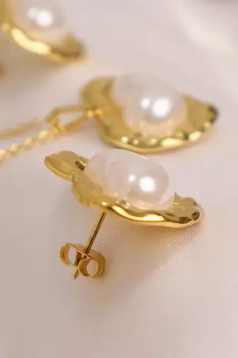 Pearl heart pendant necklace set with matching earrings for women