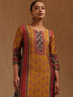 Women ethnic motifs printed sequinned kurta 4