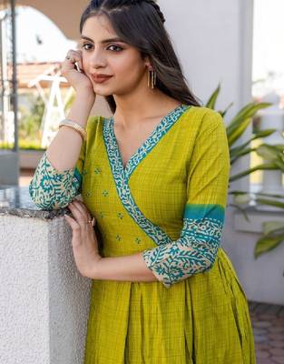 Women floral printed thread work anarkali kurta 3