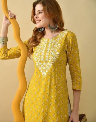 Women floral embroidered thread work floral kurta 1