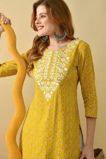 Women floral embroidered thread work floral kurta