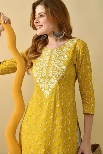 Women floral embroidered thread work floral kurta