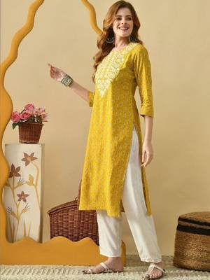 Women floral embroidered thread work floral kurta 3