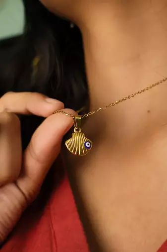 Evil eye scallop sea shell pendant necklace for women | anti-tarnish gold plated stainless steel