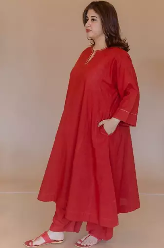 Women embroidered thread work cotton kurta