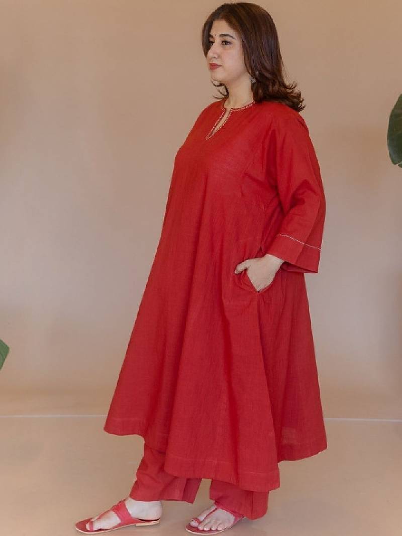 Women embroidered thread work cotton kurta