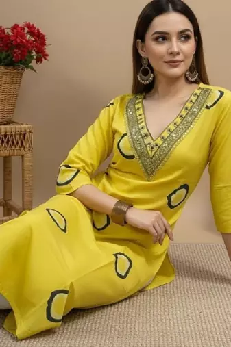 Women embroidered thread work kurta