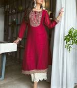 Women ethnic motifs embroidered kurta