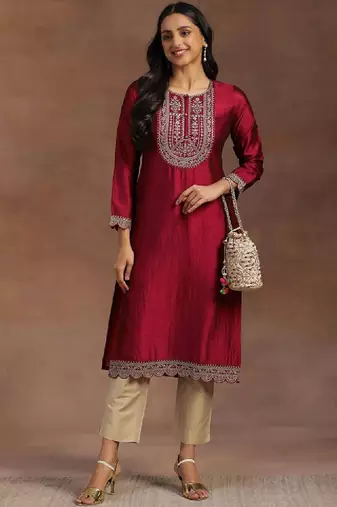 Women ethnic motifs embroidered kurta