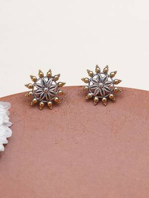 Floral stud earrings 1