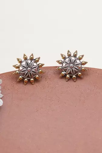 Floral stud earrings
