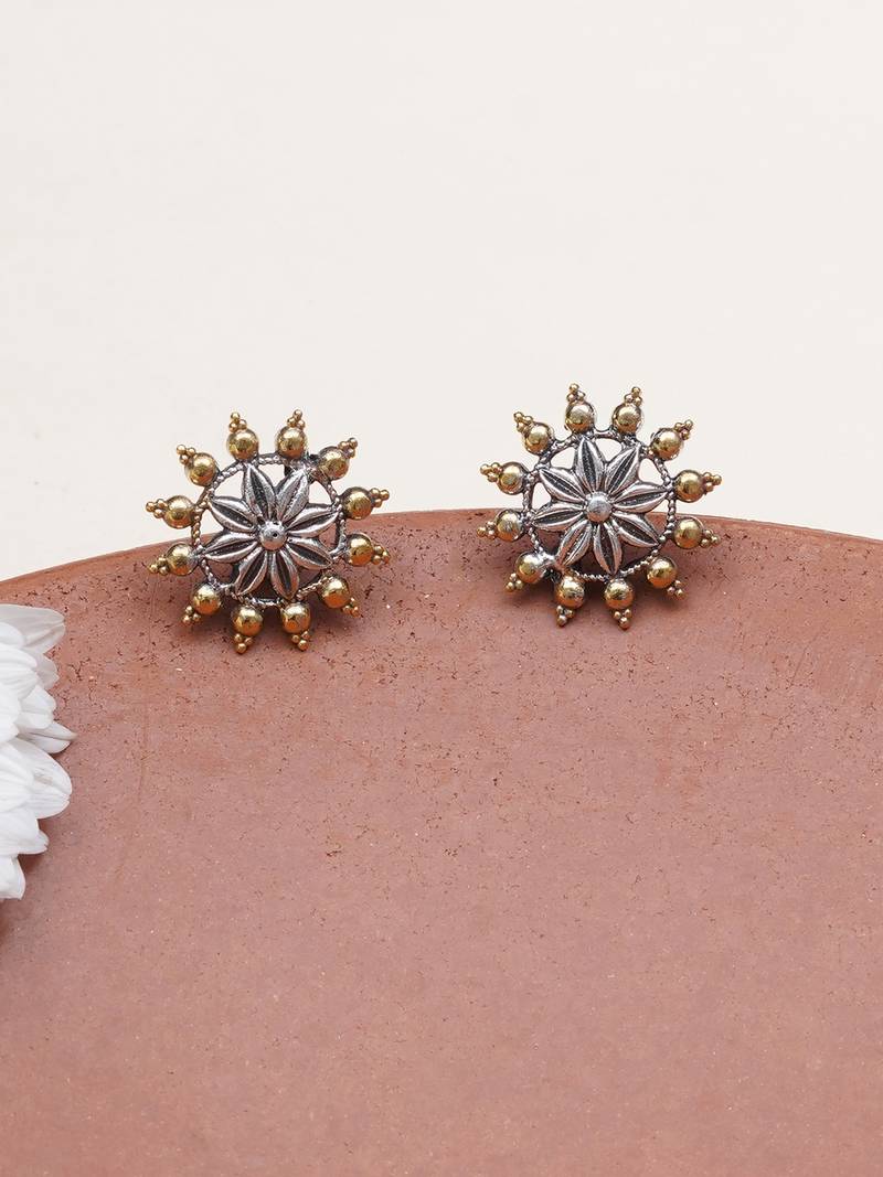 Floral stud earrings