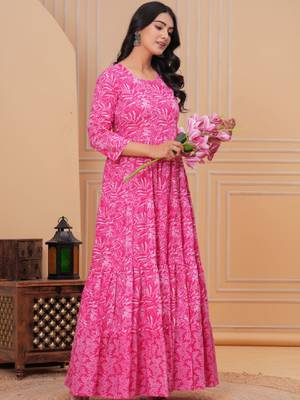 Women floral printed tiering anarkali kurta 1