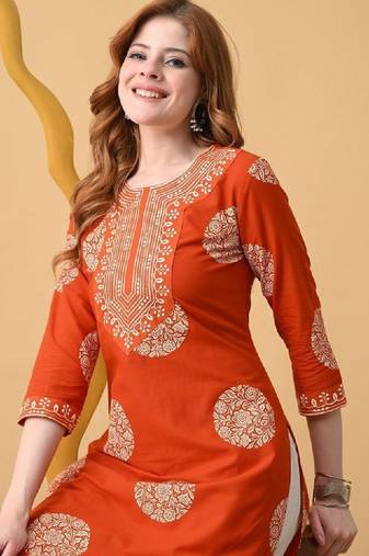 Women embroidered floral kurta